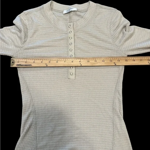 Zenana Henley Top Size Small Oatmeal Long Sleeve Silver Snap Button Closure - Picture 9 of 12